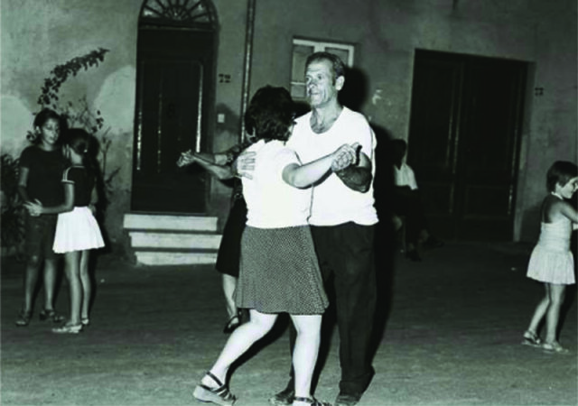 ballo_in_piazza_agosto_1974.jpg