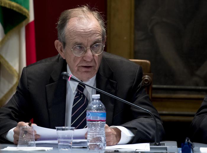 «Speculazioni infondate». Mps, il Ministro Padoan: «Né ipotesi supporto pubblico, né bail-in»