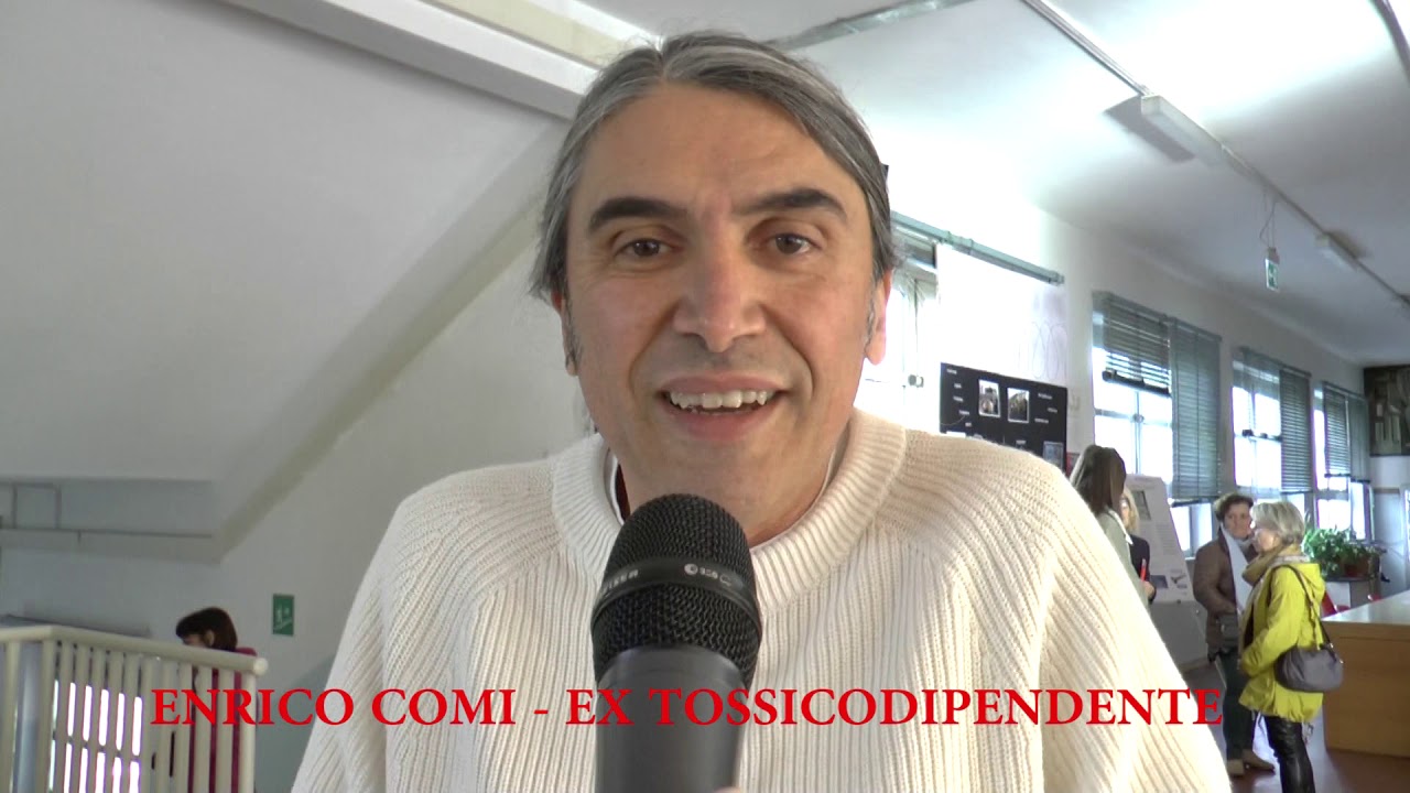 L’ex tossicodipendente agli studenti: «Si comincia con le canne e si finisce con l’eroina. Ragazzi usate la testa»