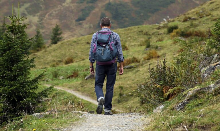 Ponte di Ognissanti, chi sono e dove vanno gli italiani in vacanza. Spesa a persona di 462 euro al giorno