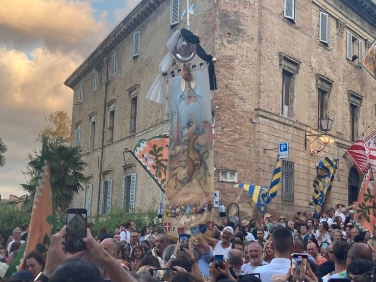 La Selva con Tittia su Violenta da Clodia vince il Palio del 2 luglio