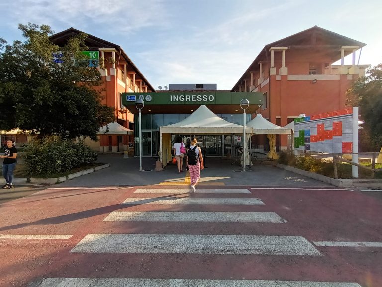 Pisa, deceduto il pensionato aggredito al pronto soccorso: in manette un 47enne rumeno