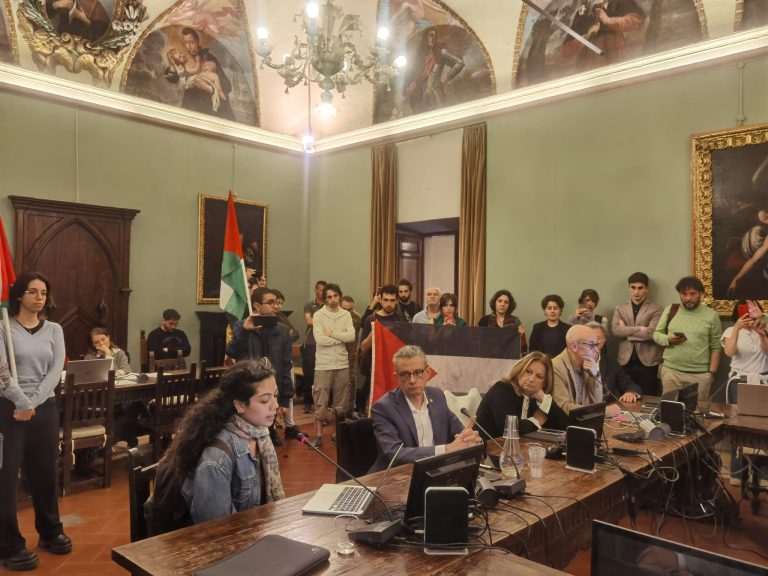 Unisi, Senato accademico interrotto dalla protesta contro Israele: “Stop a tutte le collaborazioni”