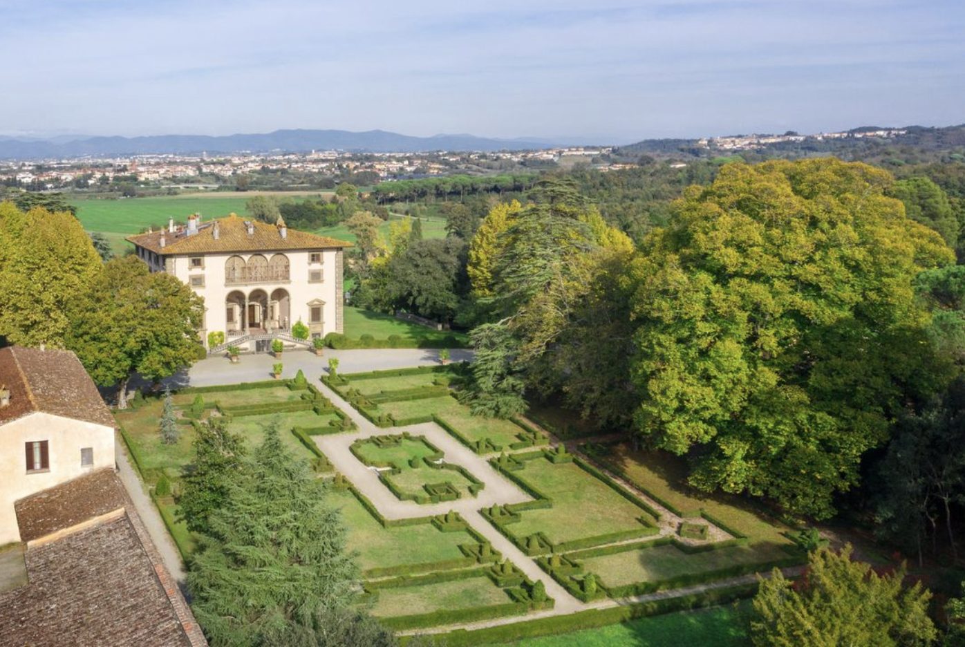 In vendita la villa Agnelli-Piaggio: 400 ettari tra piscine e casali