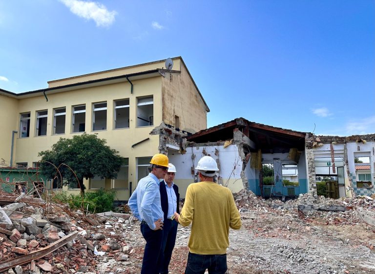 Scuole, in un anno 69 crolli. “Mai raggiunto numero tanto alto”. Manutenzioni che non ci sono. I rischi con il PNRR