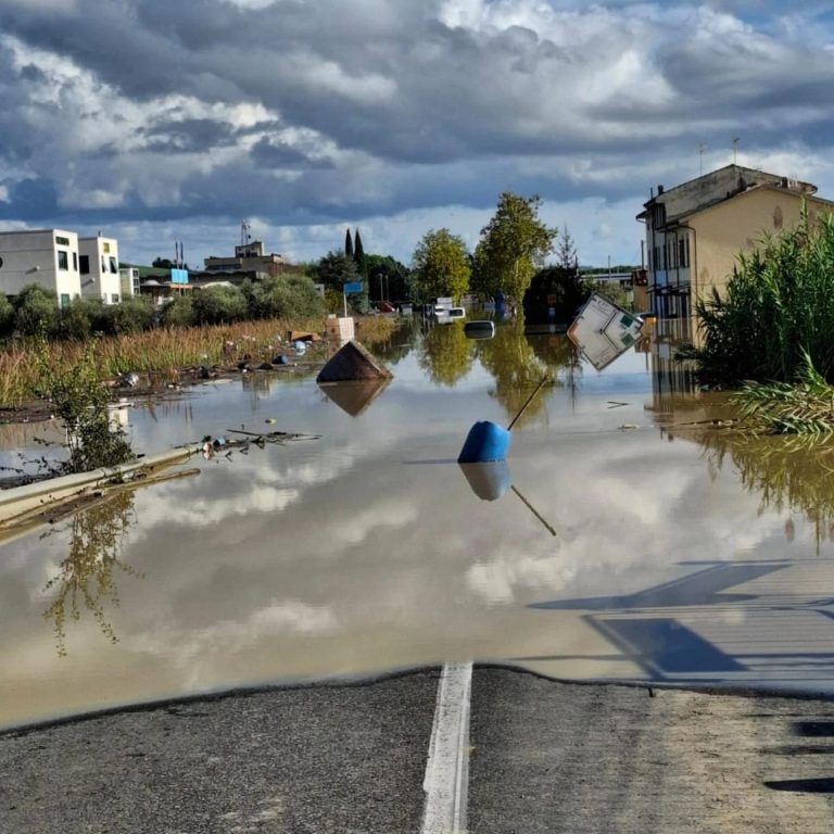 Alluvione, Castelfiorentino punta il dito contro la Regione: “Mancanza di arginature nell’Elsa”