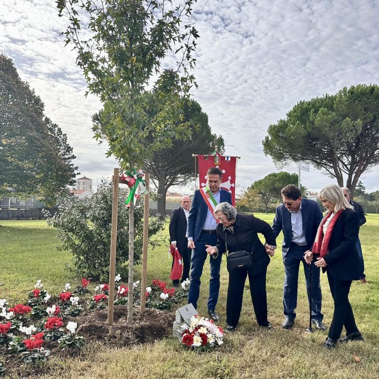 Pisa, un giardino per Emanuele Scieri. Il sindaco: “E’ il nostro abbraccio alla famiglia”