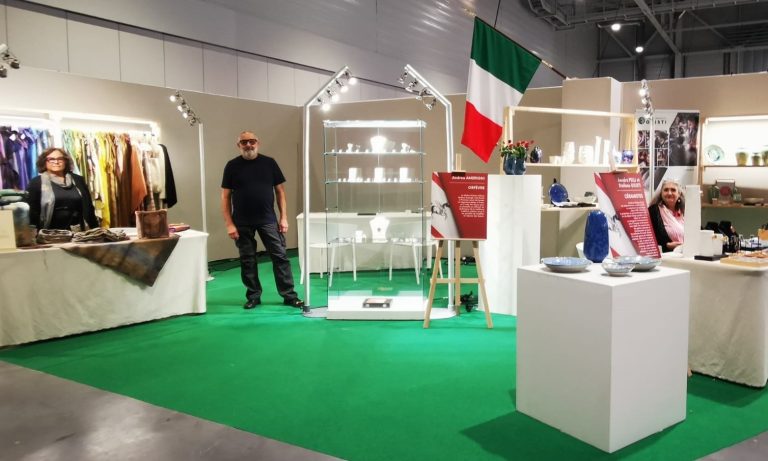 Gioielli, ceramiche e tessuti fatti in Toscana esposti al salone dei mestieri d’arte di Orléans