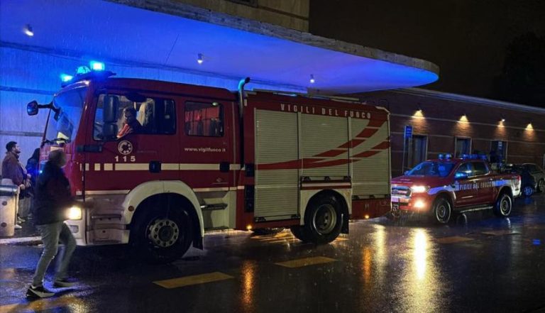 Maltempo, in Toscana allagamenti e fiumi esondati. Oltre 200 interventi dei Vigili del fuoco