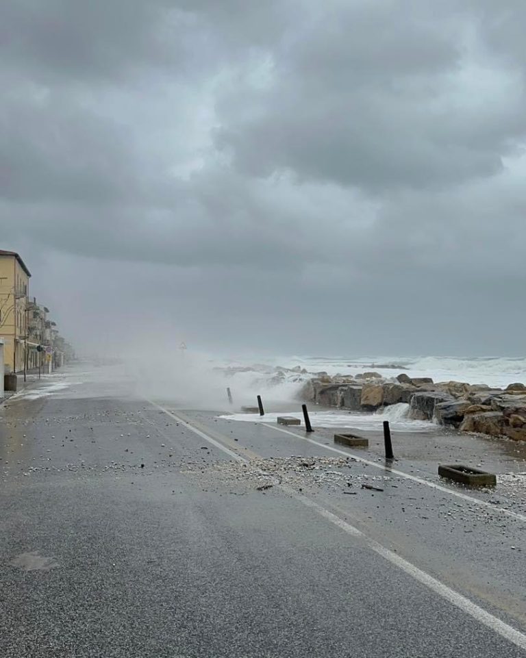 Maltempo in Toscana. Raffiche di vento fino a 115 km/h. Onde oltre sette metri alla Gorgona. Sulla costa e’ massima allerta