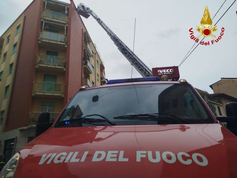 Maltempo in Toscana. Livorno sferzata dal vento. Interventi e chiamate ai vigili del fuoco