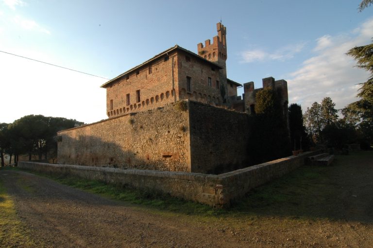 Il ritorno di fiamma di Musk per il castello di Bibbiano: nel mirino del miliardario anche una dimora in Maremma