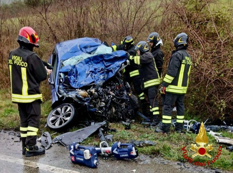 Incidente a Riparbella, un morto e due feriti: chiusa la strada